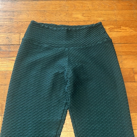 Booty By Brabants Curvy Croco Skin Leggings in Green,  OSFM - Picture 5 of 14